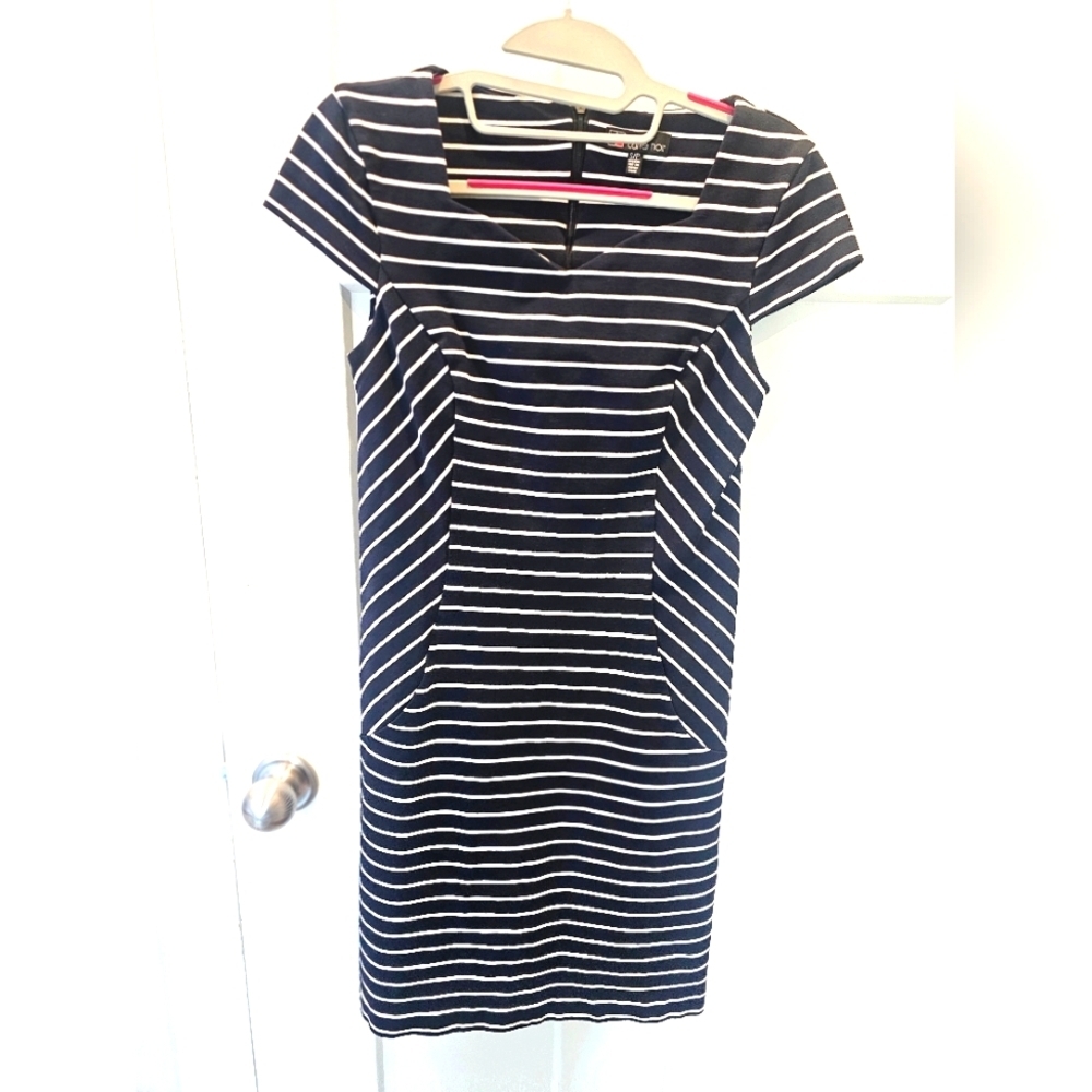 Carré Noir Navy & White Striped Sheath Dress – Size Small – Cap Sleeve